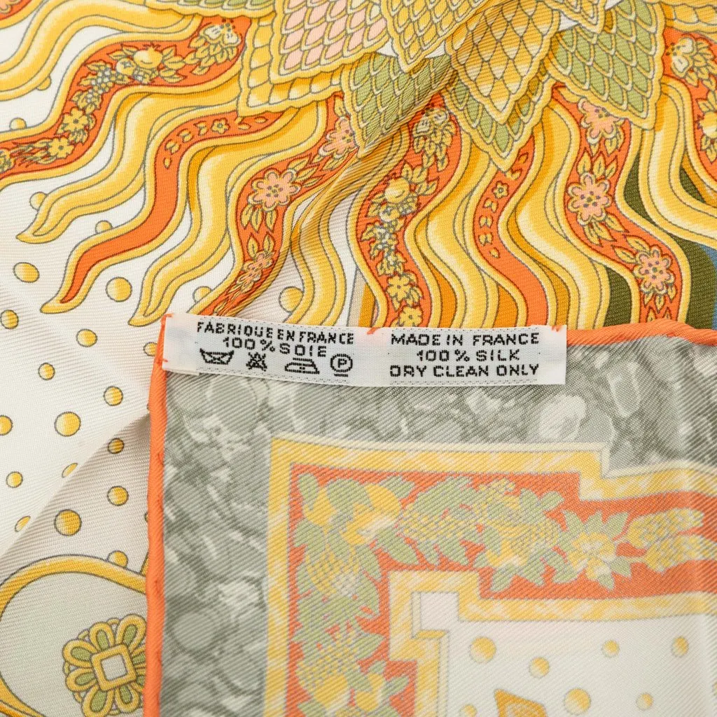 Hermès Carpe Diem Silk Scarf 90 Beige Never worn - Box View