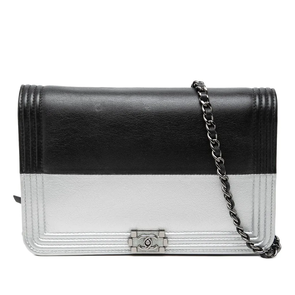 Chanel Bicolor Calfskin Boy Wallet On Chain Black Leather Very good - Front View