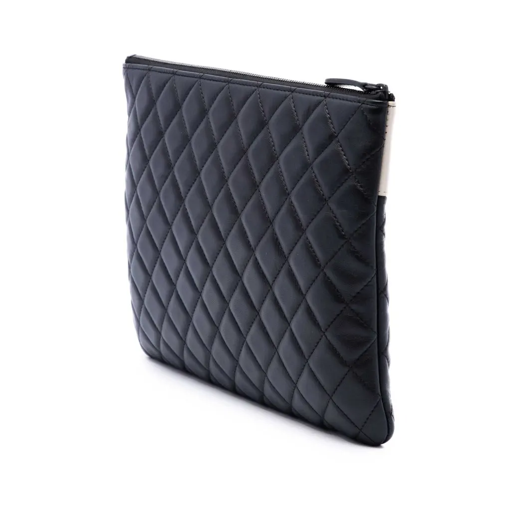 Chanel Medium CC Bicolor Quilted Lambskin Clutch Black Leather Very good - Back View