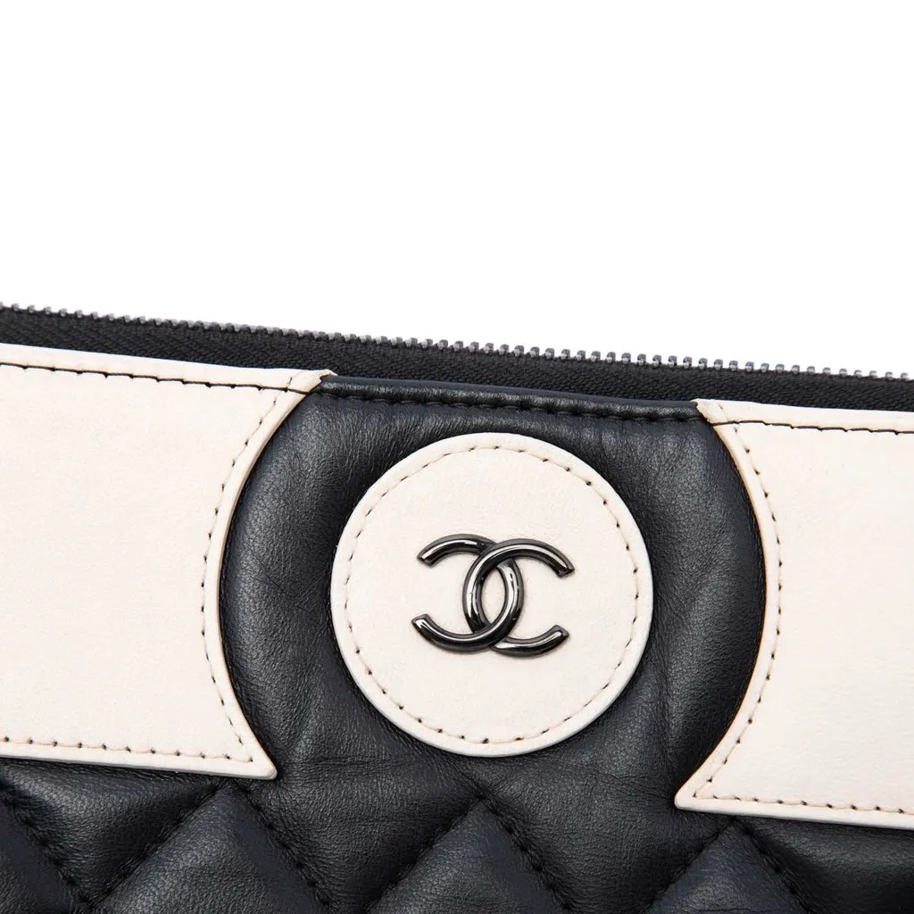 Chanel Medium CC Bicolor Quilted Lambskin Clutch Black Leather Very good - Box View
