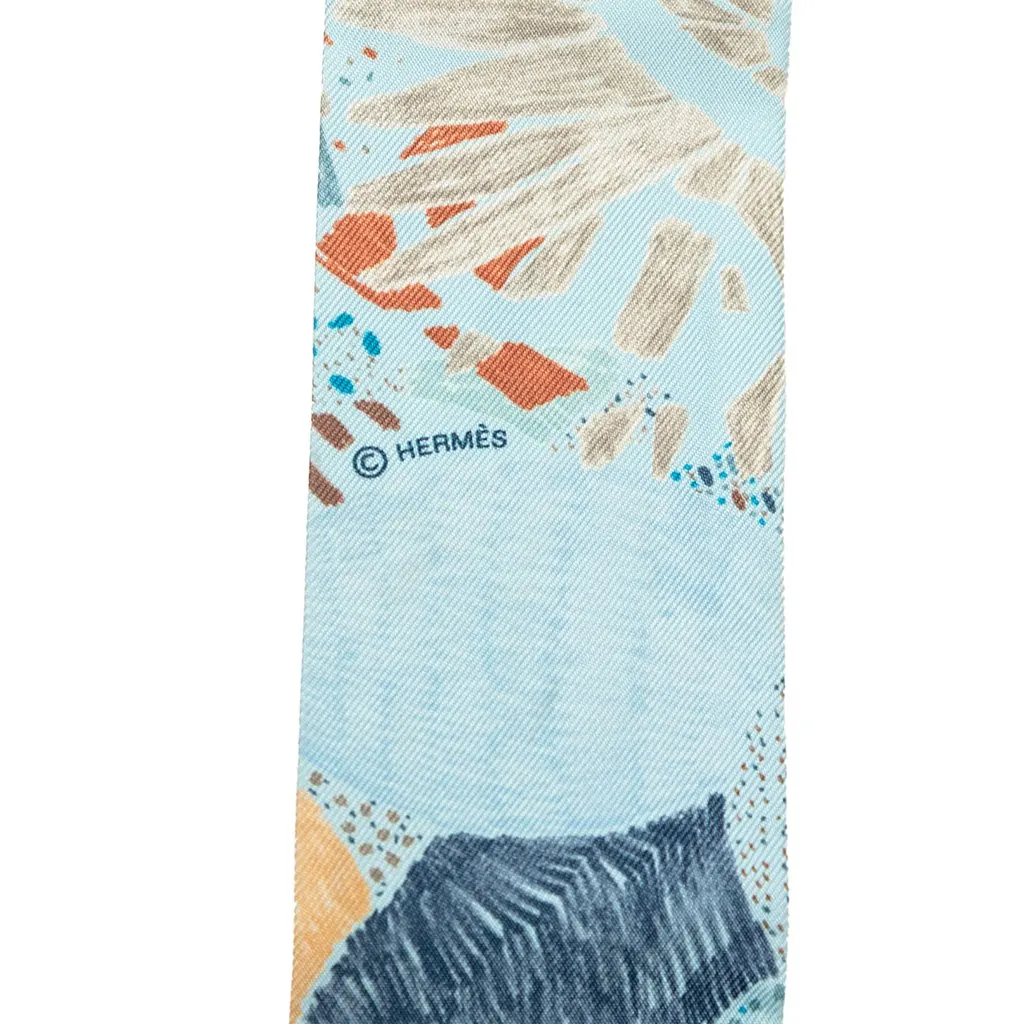 Hermès Chacun Fait Son Nid Silk Twilly Scarf Blue Silk Very good - Model View