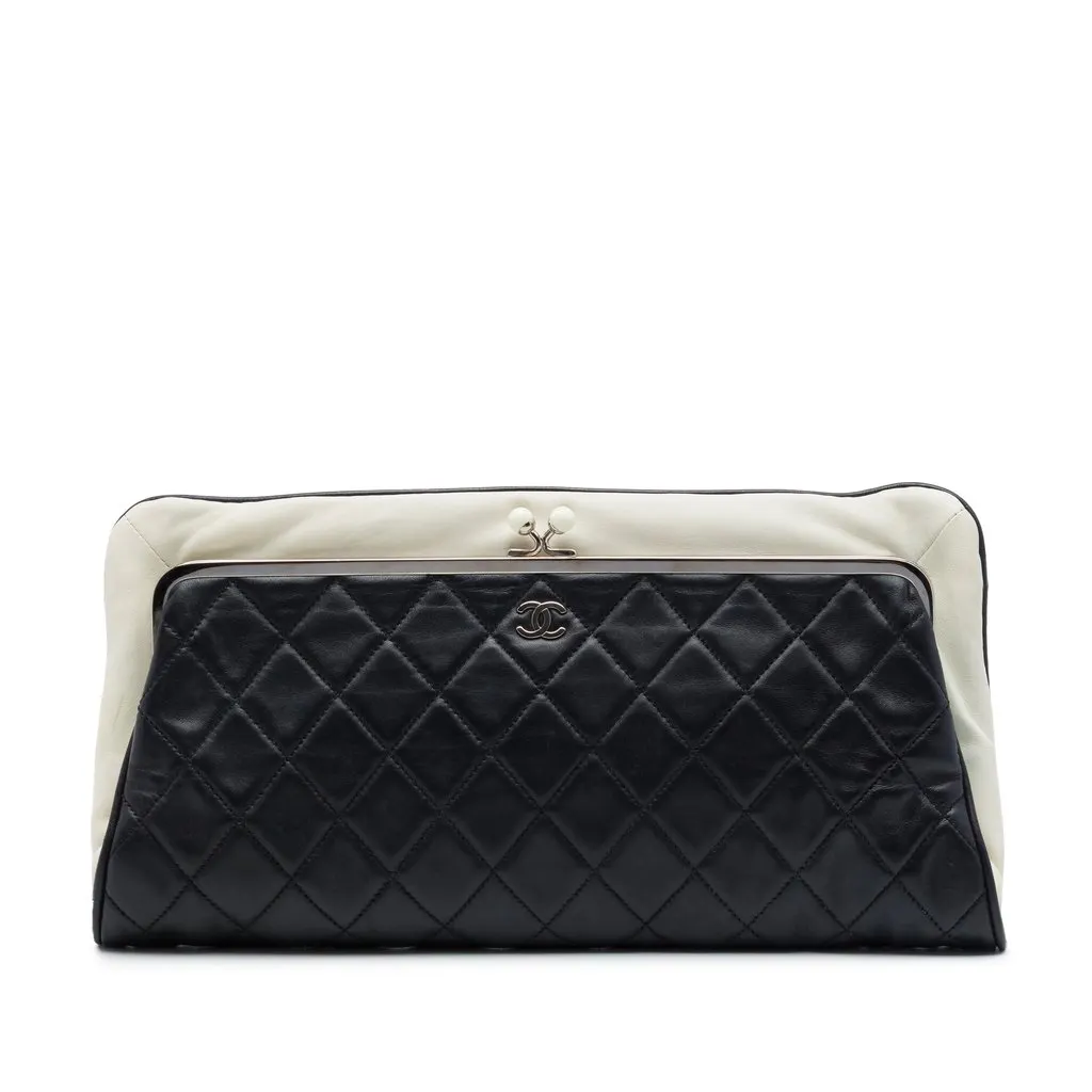 Chanel CC Quilted Lambskin Pearl Kiss Lock Clutch Black Leather Very good - Front View