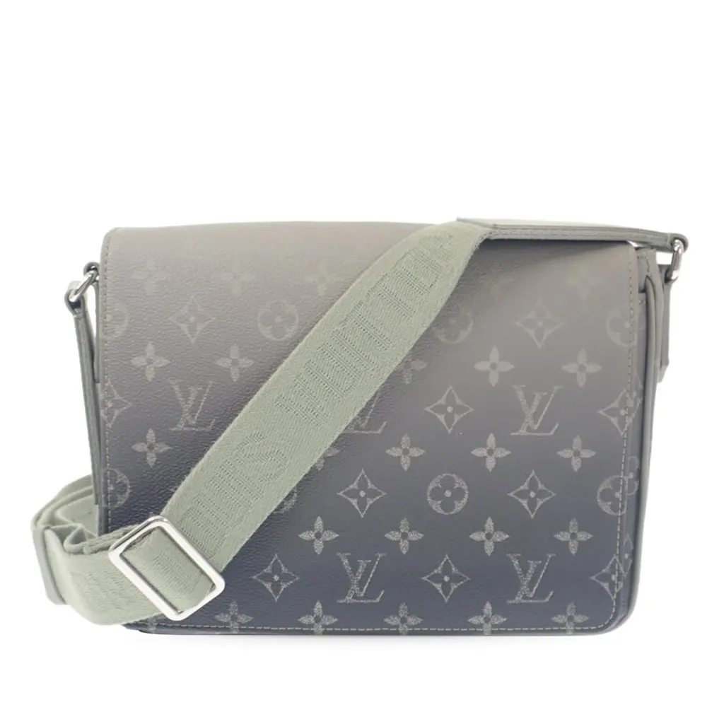 Louis Vuitton Monogram Gradient District PM Green Very good - Front View