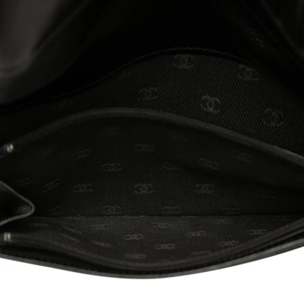 Chanel CC Button Calfskin Bifold Long Wallet Black Leather Very good - Model View