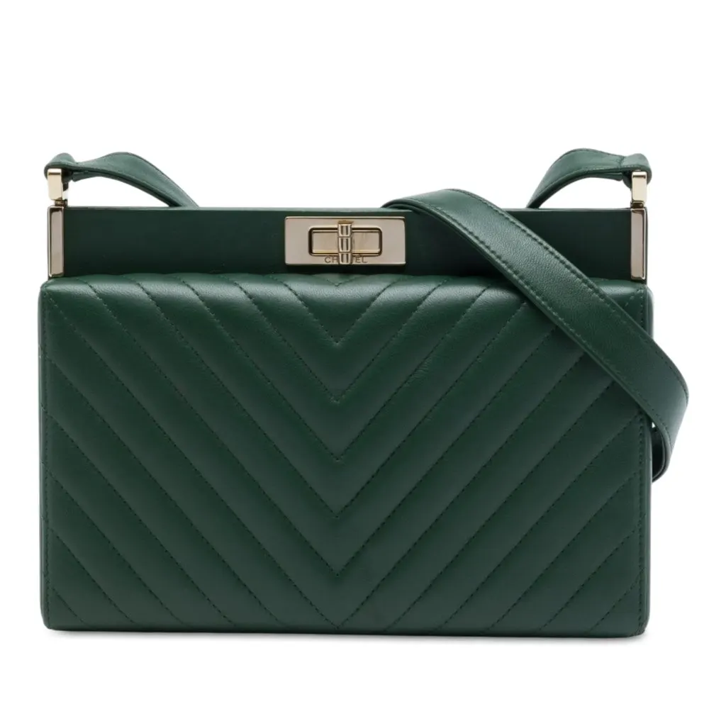Chanel Chevron Lambskin Reissue 2.55 Box Crossbody Green Leather Very good - Front View