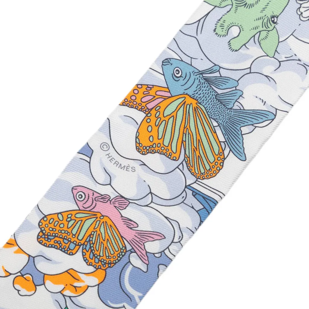 Hermès Sur Mon Nuage Silk Twilly Scarf Black Never worn - Model View