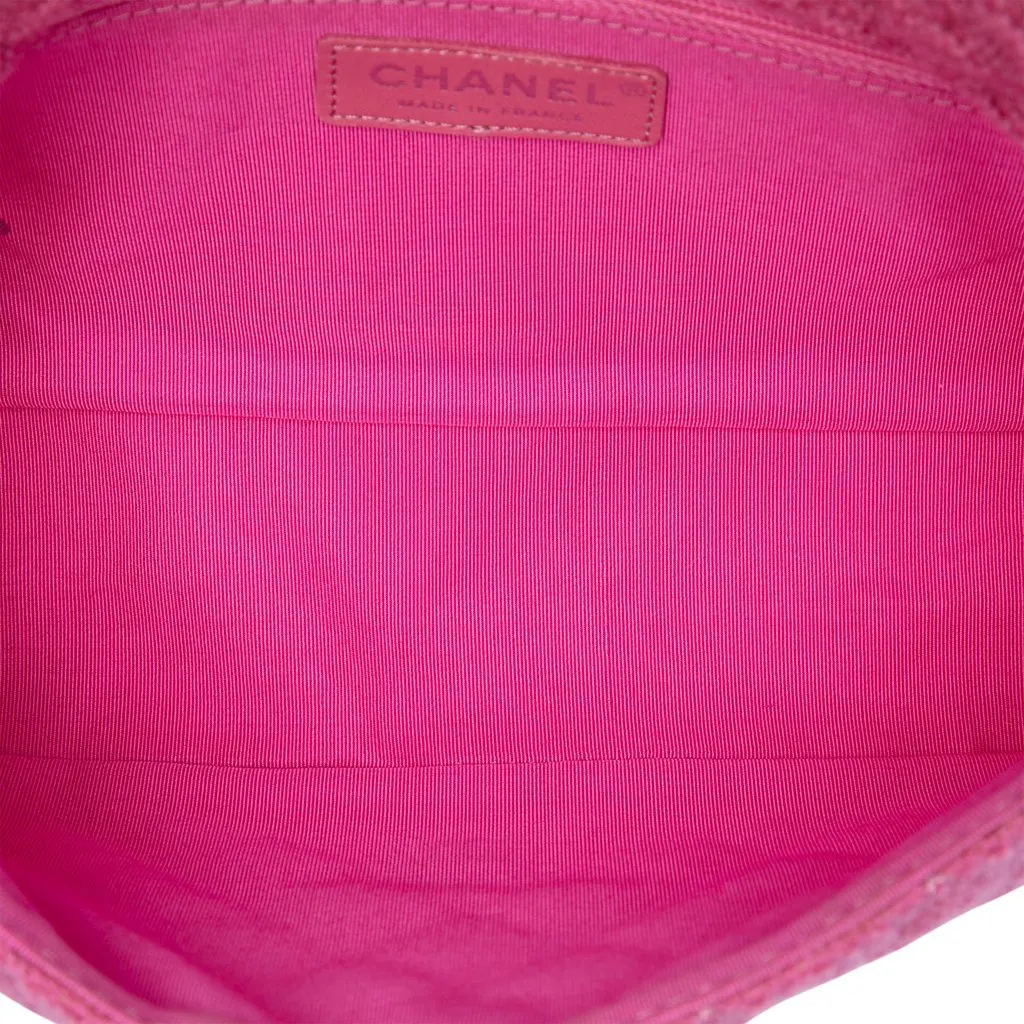 Chanel Small Quilted Tweed Reissue 2.55 Easy Messenger Flap Pink Very good - Model View