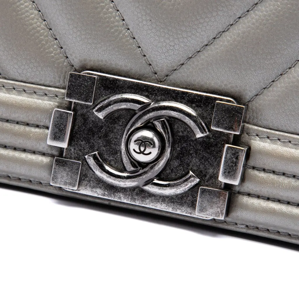 Chanel Old Medium Chevron Caviar Boy Flap Silver Leather Good - Box View