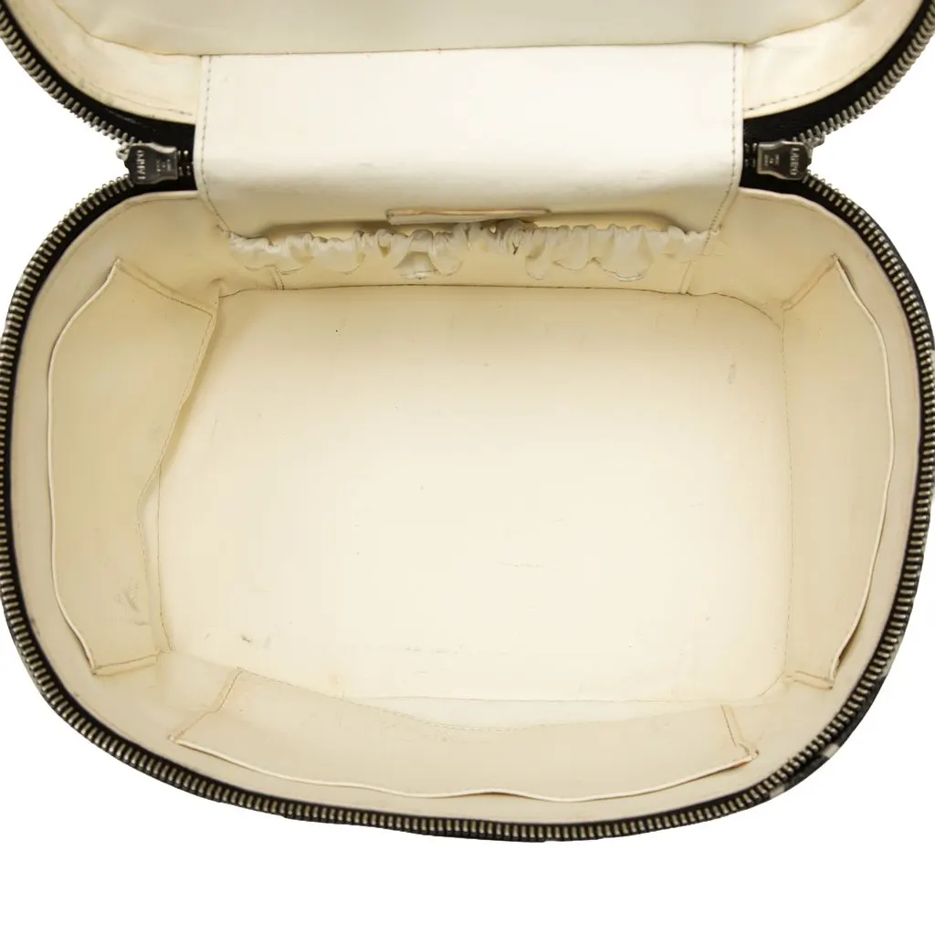 Chanel Printed Canvas 31 Rue Cambon Vanity Case Black Very good - Model View