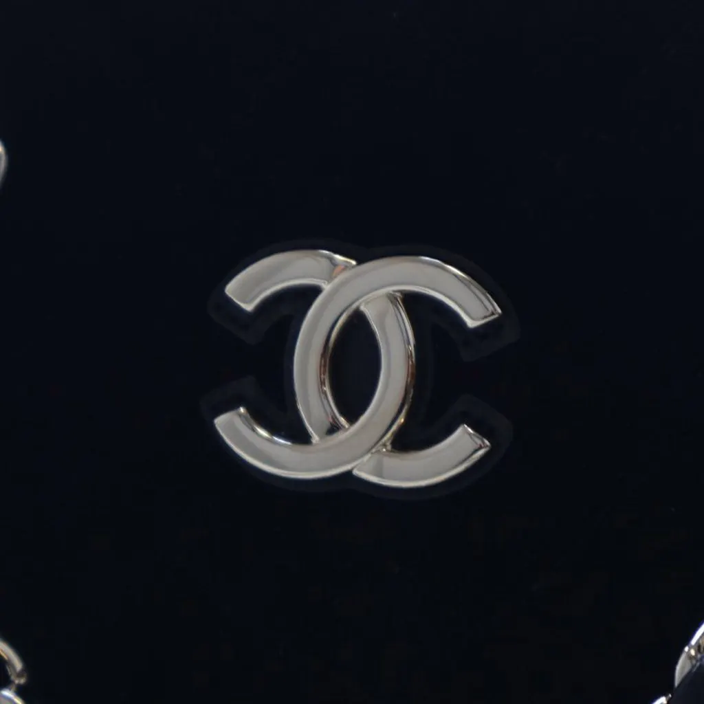 Chanel Quilted Velvet Coco Clutch With Chain Black Velvet Very good - Model View