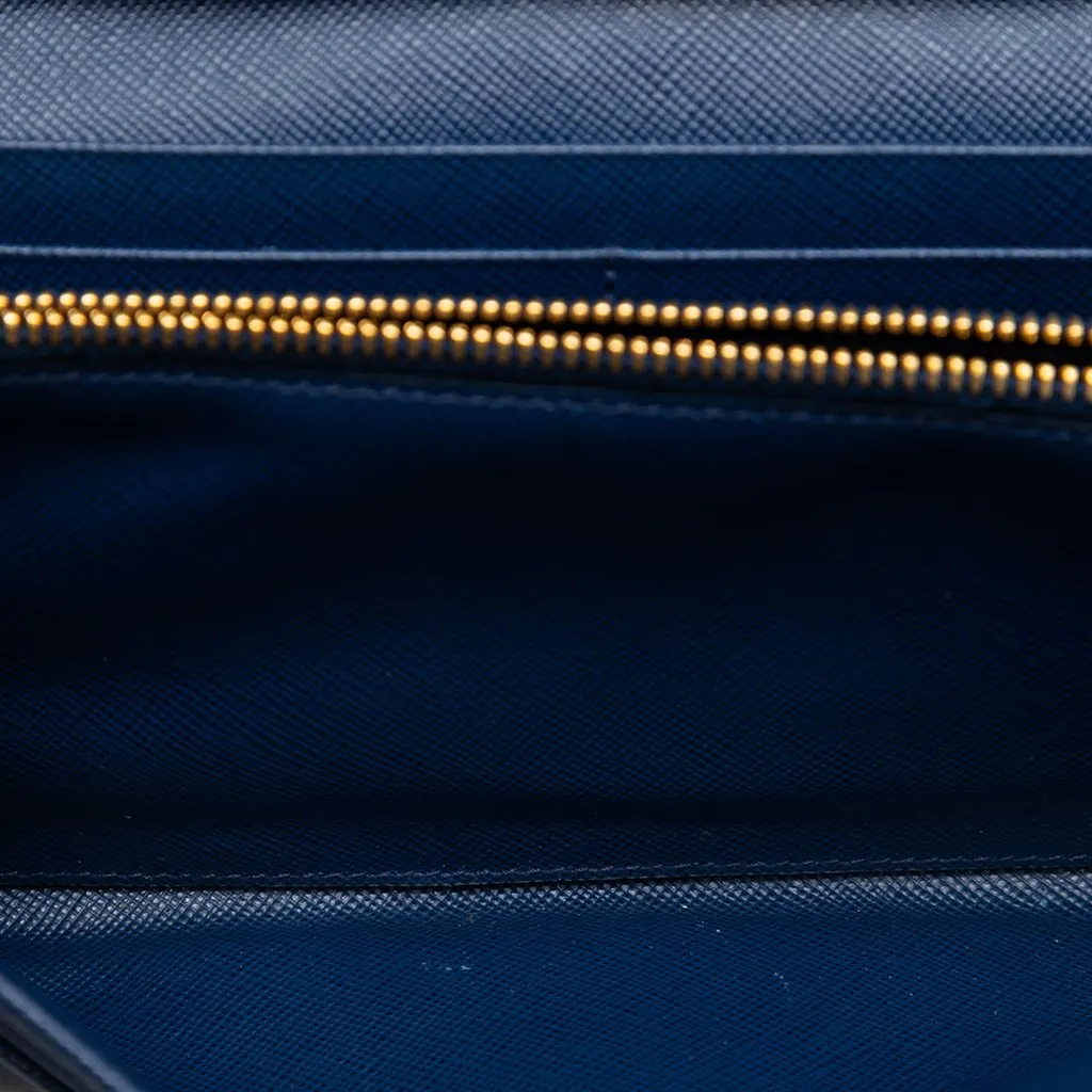Prada Saffiano Wallet On Chain Blue Leather Very good - Model View