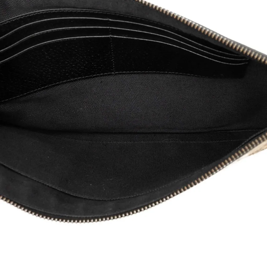 Gucci GG Wool Clutch Beige Very good - Model View
