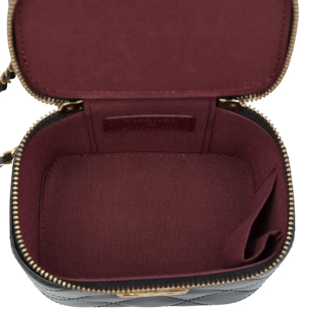 Chanel Mini CC Quilted Lambskin Pearl Crush Vanity Case With Chain Black Leather Very good - Model View