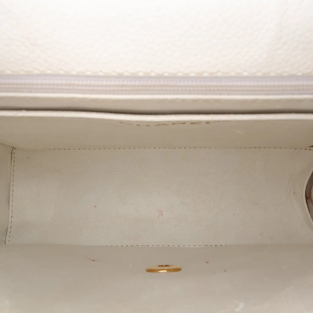 Chanel CC Quilted Caviar Shoulder Bag White Leather Very good - Model View