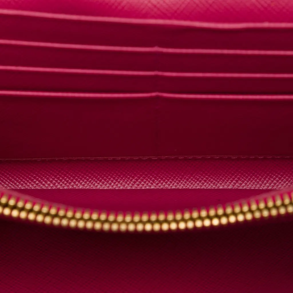 Prada Saffiano Wallet On Chain Pink Leather Very good - Model View