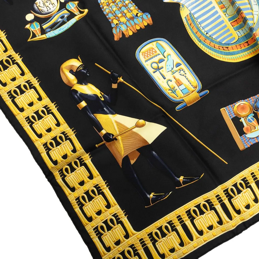 Hermès Tutankhamun Silk Scarf 90 Black Silk Good - Model View