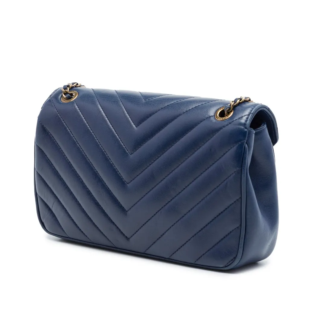 Chanel Chevron Lambskin Pyramid CC Flap Blue Leather Very good - Back View