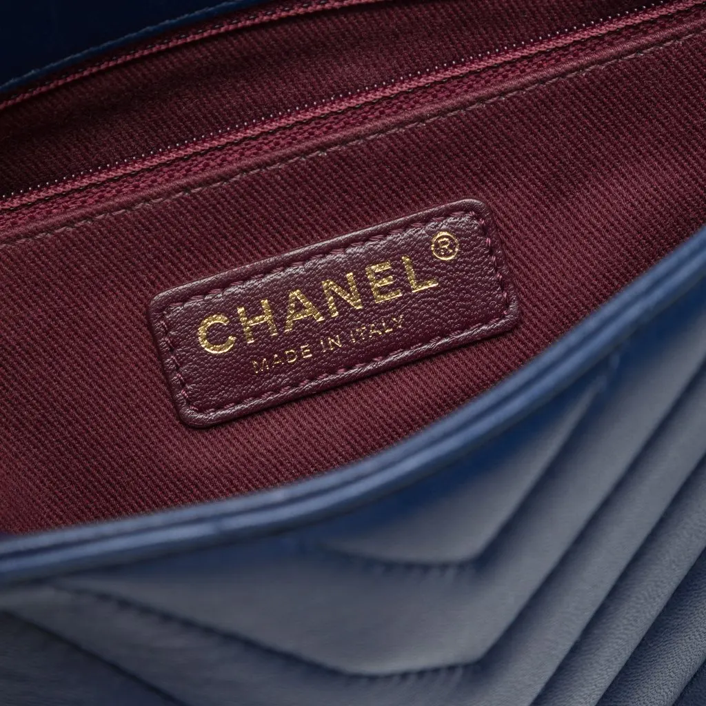 Chanel Chevron Lambskin Pyramid CC Flap Blue Leather Very good - Box View