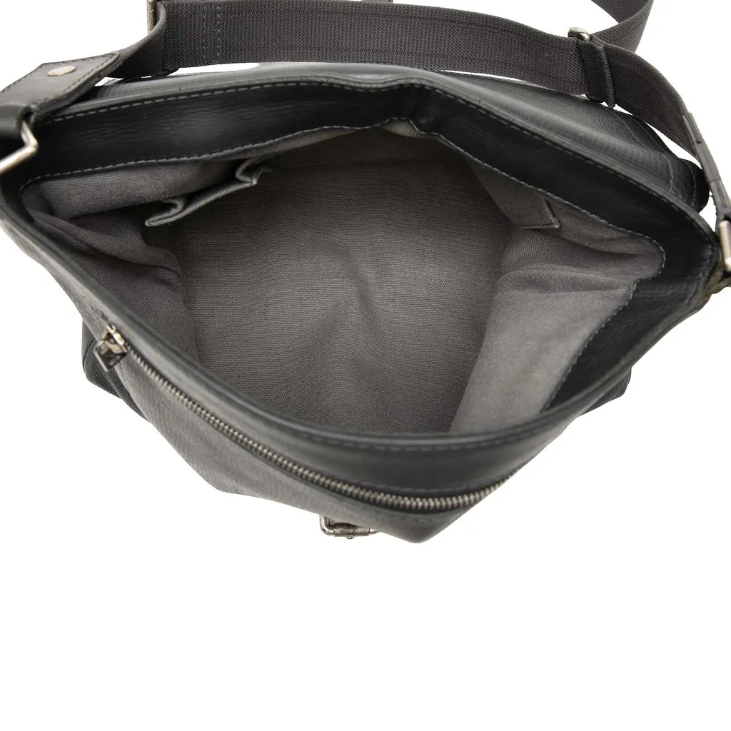Louis Vuitton Utah Omaha Black Leather Very good - Model View