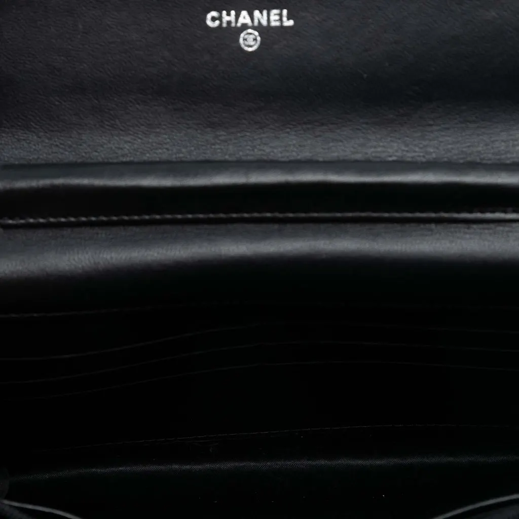 Chanel CC Quilted Crinkled Patent Wallet On Chain Black Leather Very good - Model View