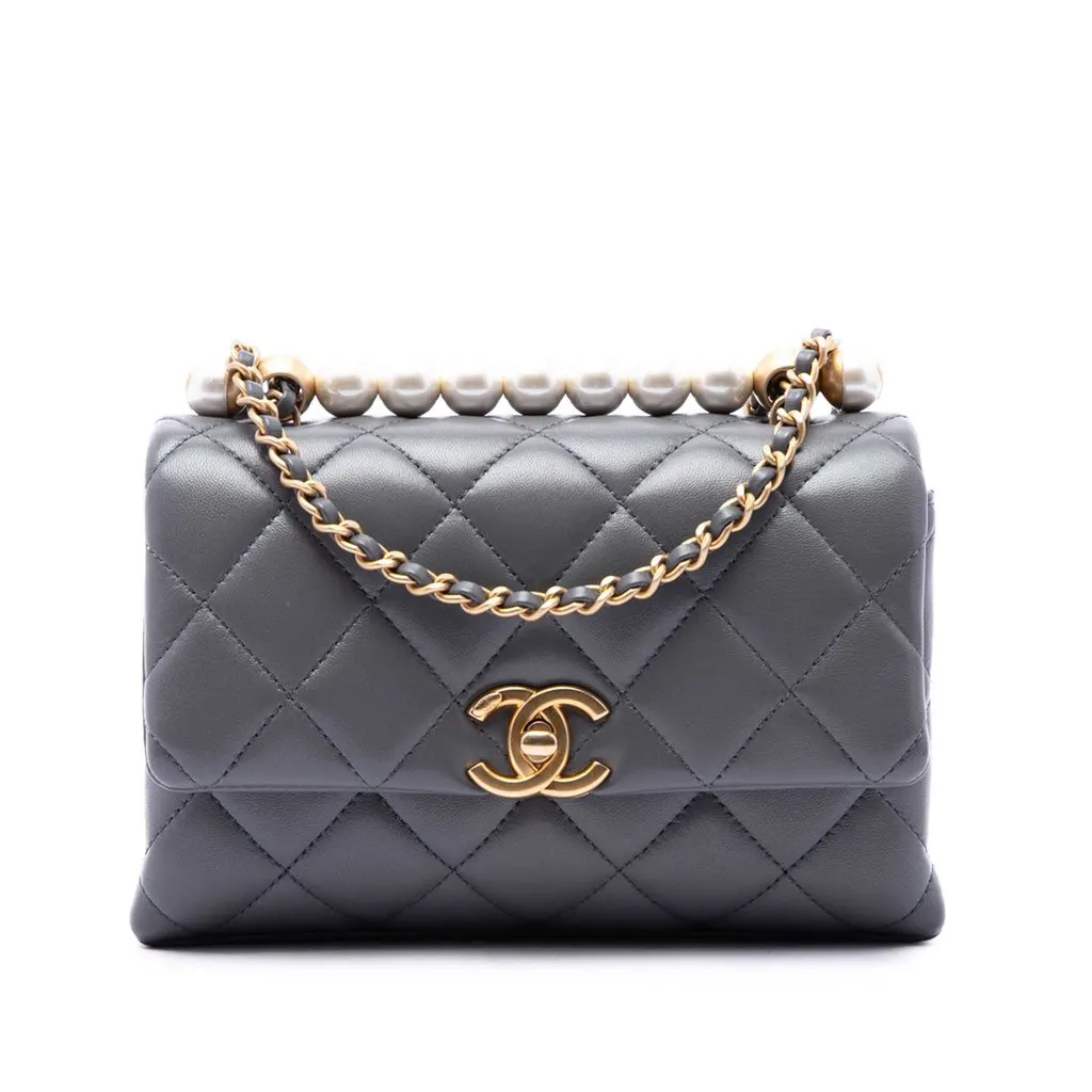 Chanel Paris Manchester Small Quilted Lambskin Faux Pearl Flap Grey Leather Very good - Front View