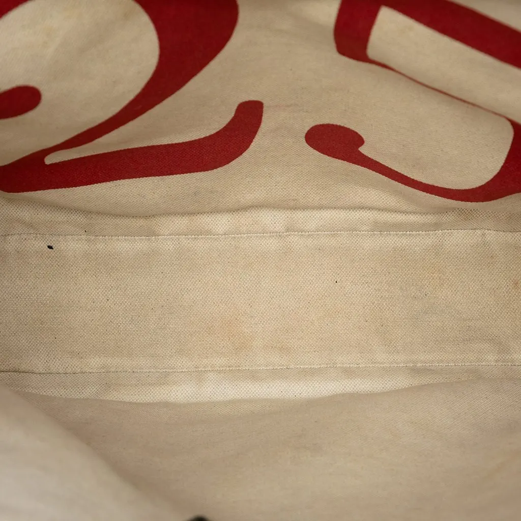 Gucci GG Supreme Wolf Tote Beige Very good - Model View