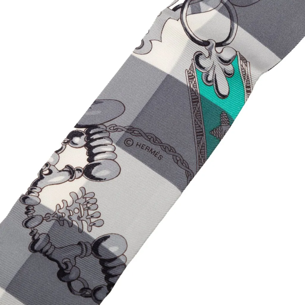 Hermès Mors Et Gourmettes Vichy Silk Twilly Scarf MultiColor Very good - Model View