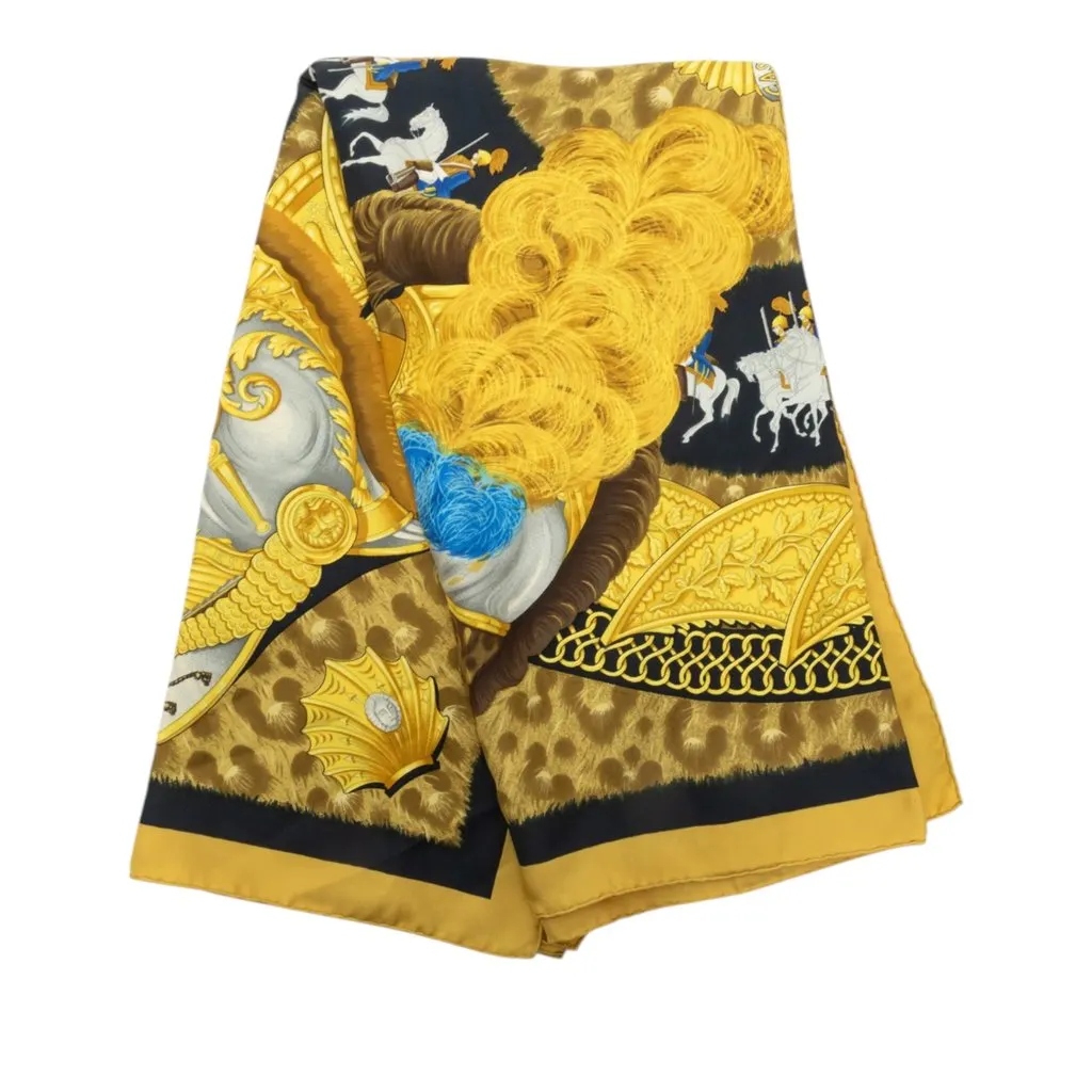 Hermès Casques et Plumets Silk Scarf 90 Gold Silk Never worn - Front View