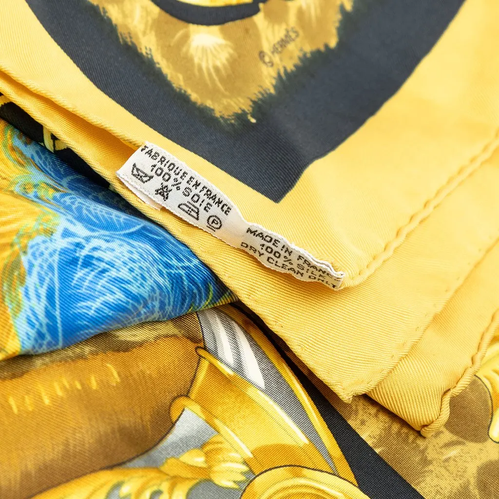 Hermès Casques et Plumets Silk Scarf 90 Gold Silk Never worn - Back View