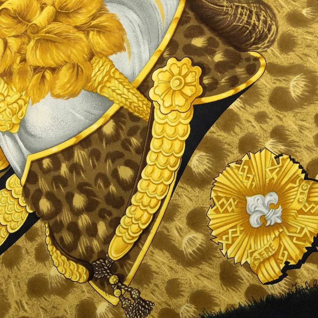 Hermès Casques et Plumets Silk Scarf 90 Gold Silk Never worn - Box View