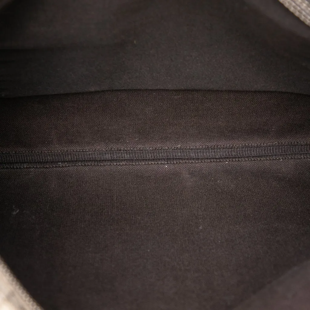 Gucci GG Supreme Crossbody Beige Very good - Model View