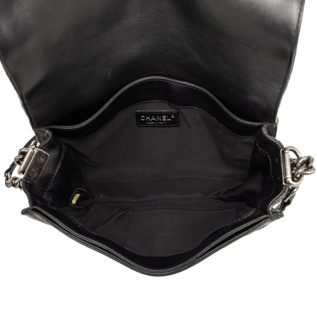 Chanel Medium Calfskin Boy Reverso Flap Black Leather Very good - Model View