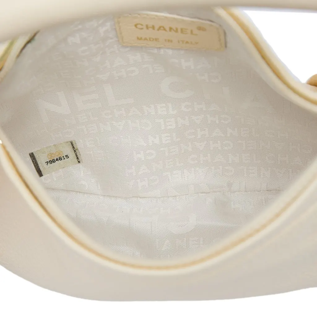 Chanel Calfskin Tassel Dice Handbag White Leather Very good - Model View