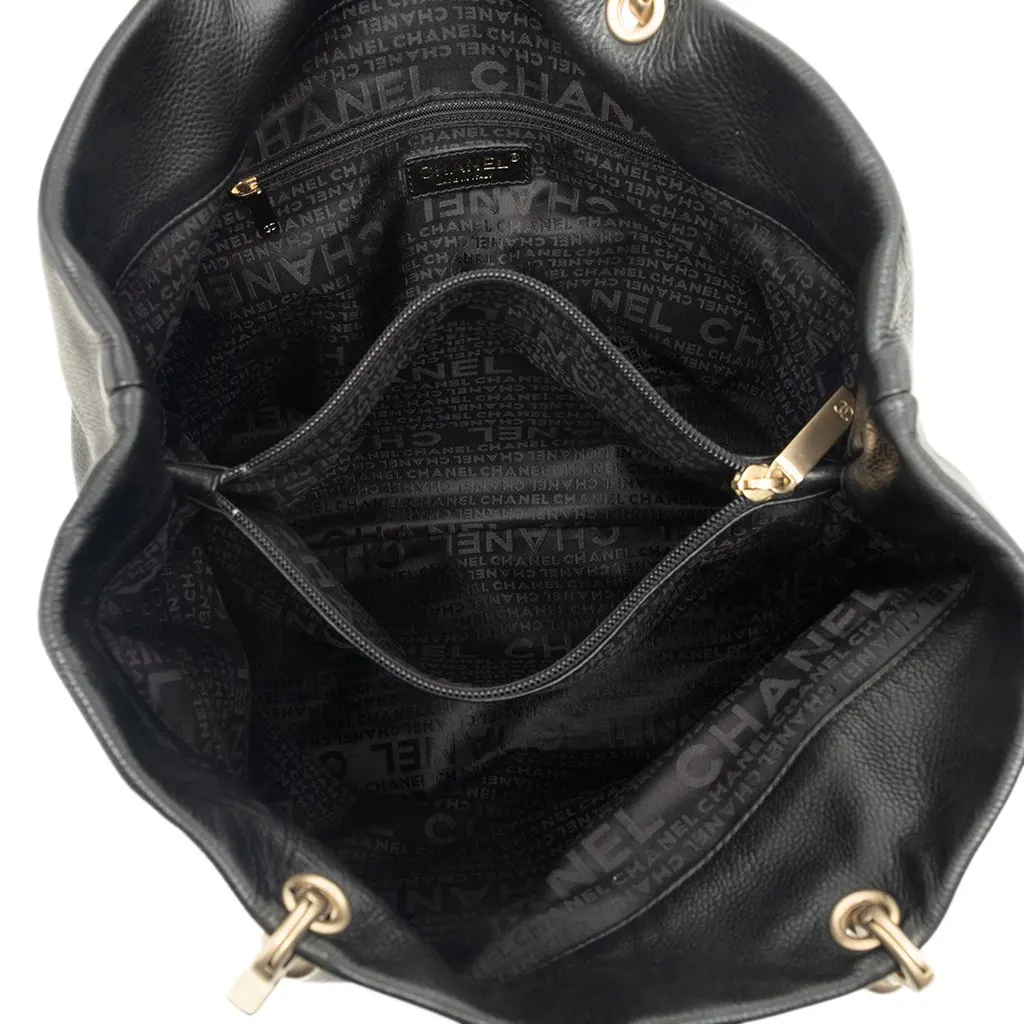 Chanel CC Caviar Tote Black Leather Very good - Model View