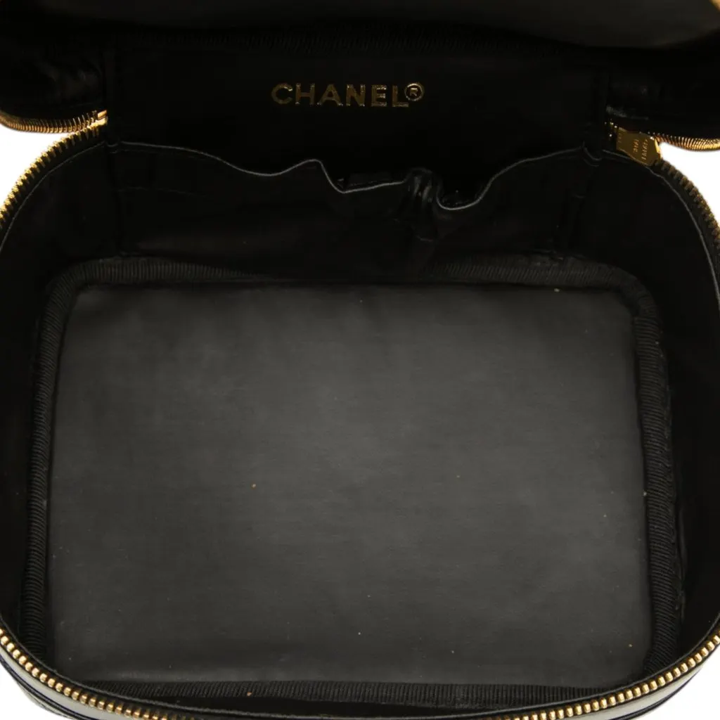 Chanel CC Quilted Lambskin Vanity Bag Black Leather Very good - Model View