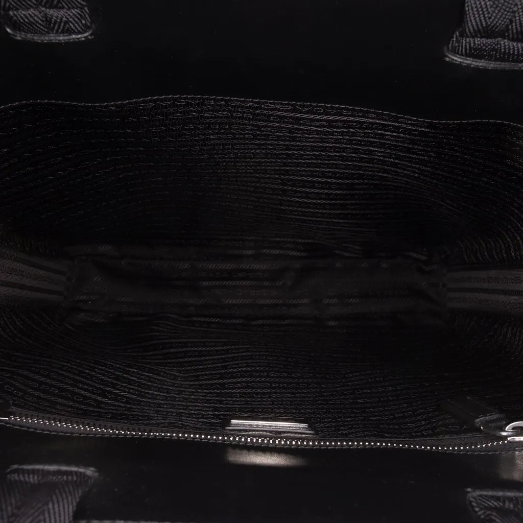 Prada Spazzolato Leather Tote Black Leather Very good - Model View