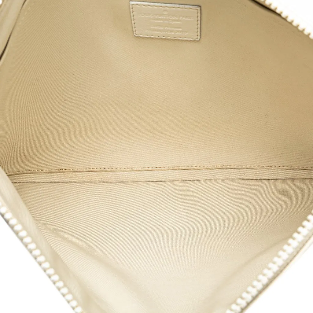 Louis Vuitton Monogram Taurillon A4 Pouch White Leather Very good - Model View
