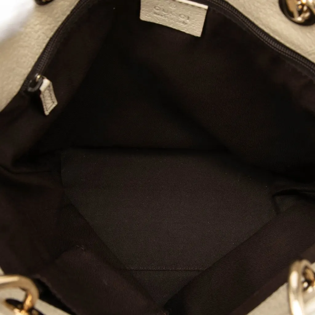 Gucci GG Canvas Eclipse Tote Beige Very good - Model View