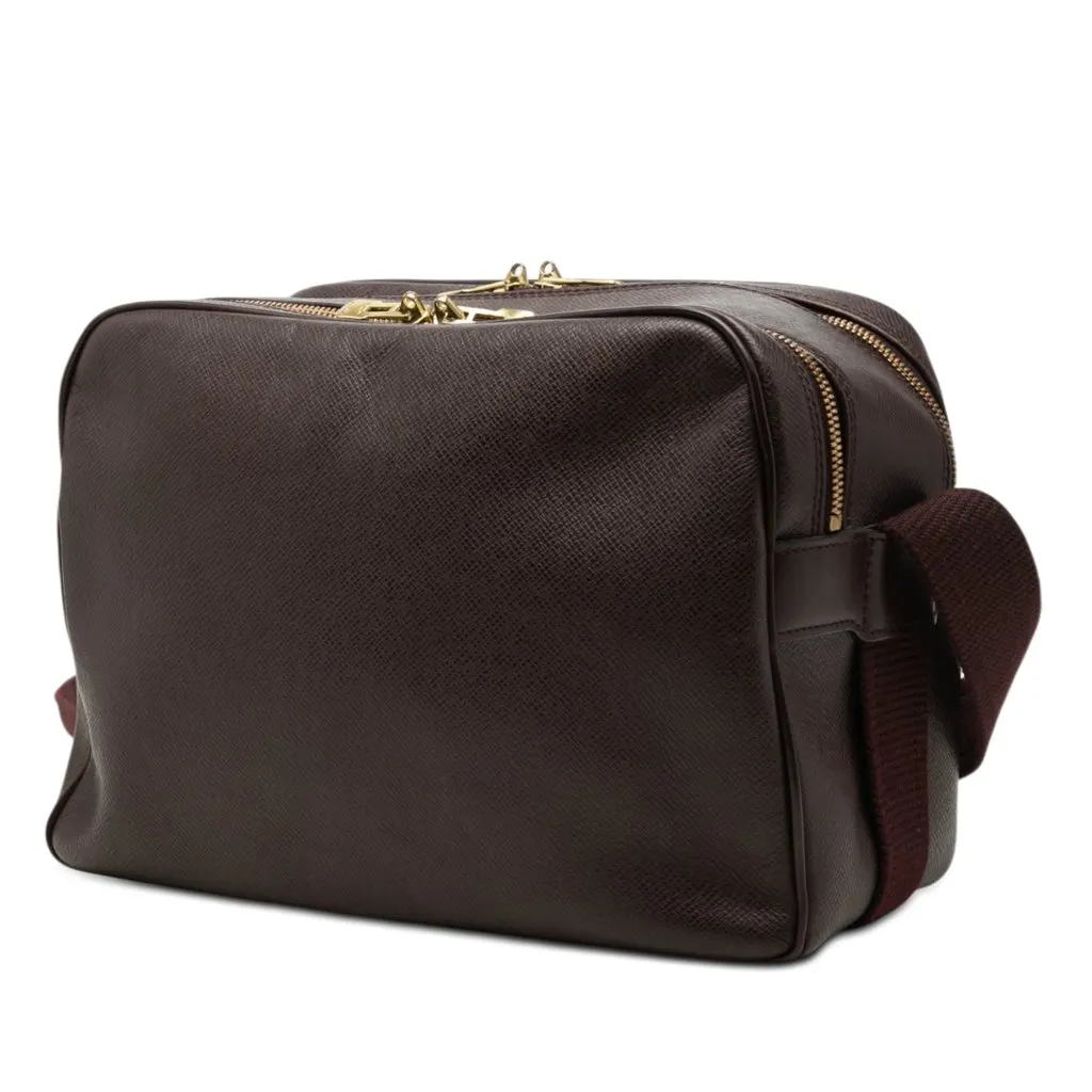 Louis Vuitton Taiga Reporter PM Red Leather Very good - Back View