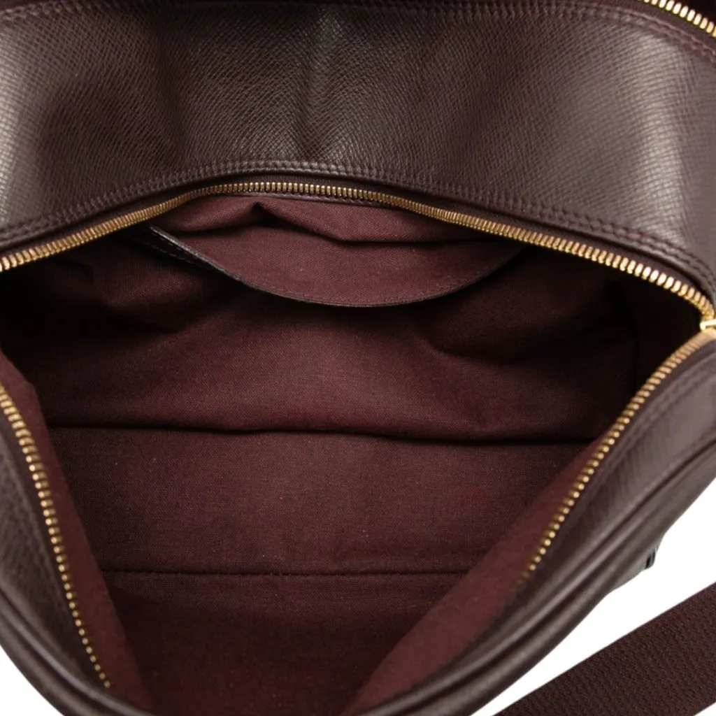 Louis Vuitton Taiga Reporter PM Red Leather Very good - Model View