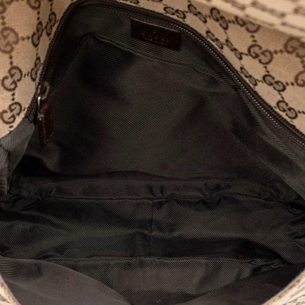 Gucci GG Canvas Crossbody Beige Canvas Very good - Model View