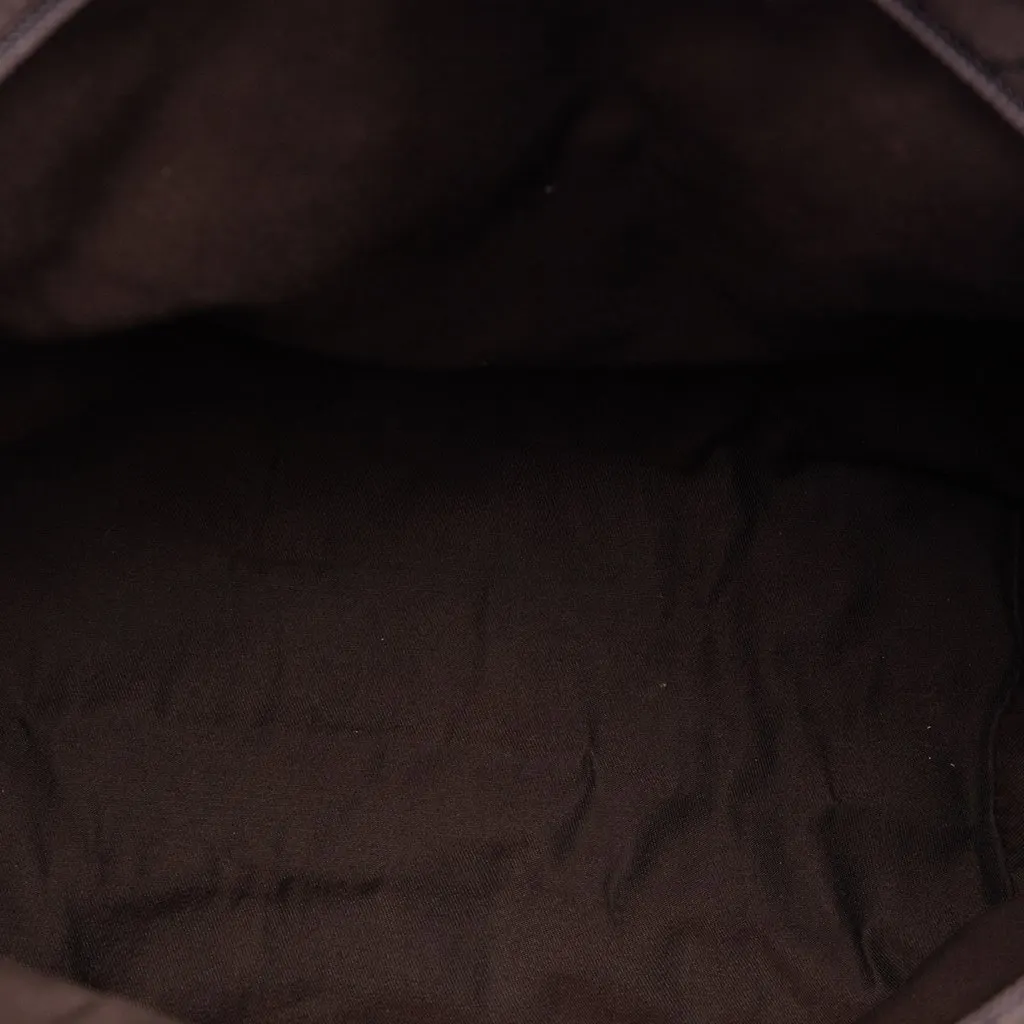 Gucci GG Canvas Tote Brown Very good - Model View