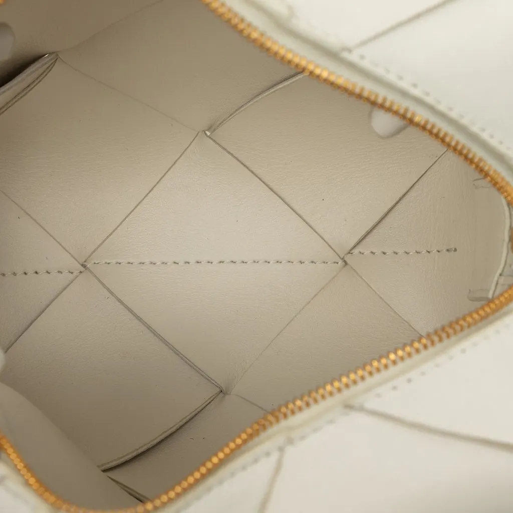Bottega Veneta Mini Lambskin Intrecciato Cassette Camera Bag White Leather Very good - Model View