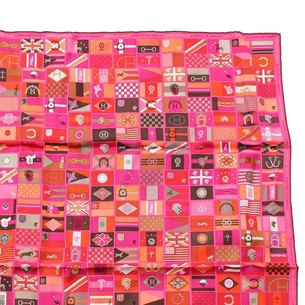 Hermès En Voyage Silk Scarf 90 Pink Very good - Model View