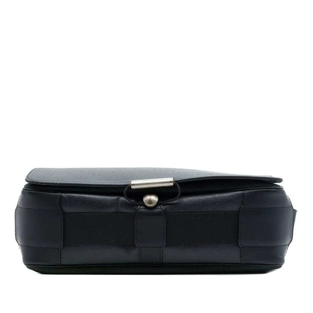 Louis Vuitton Taiga Viktor Black Leather Very good - Inside View