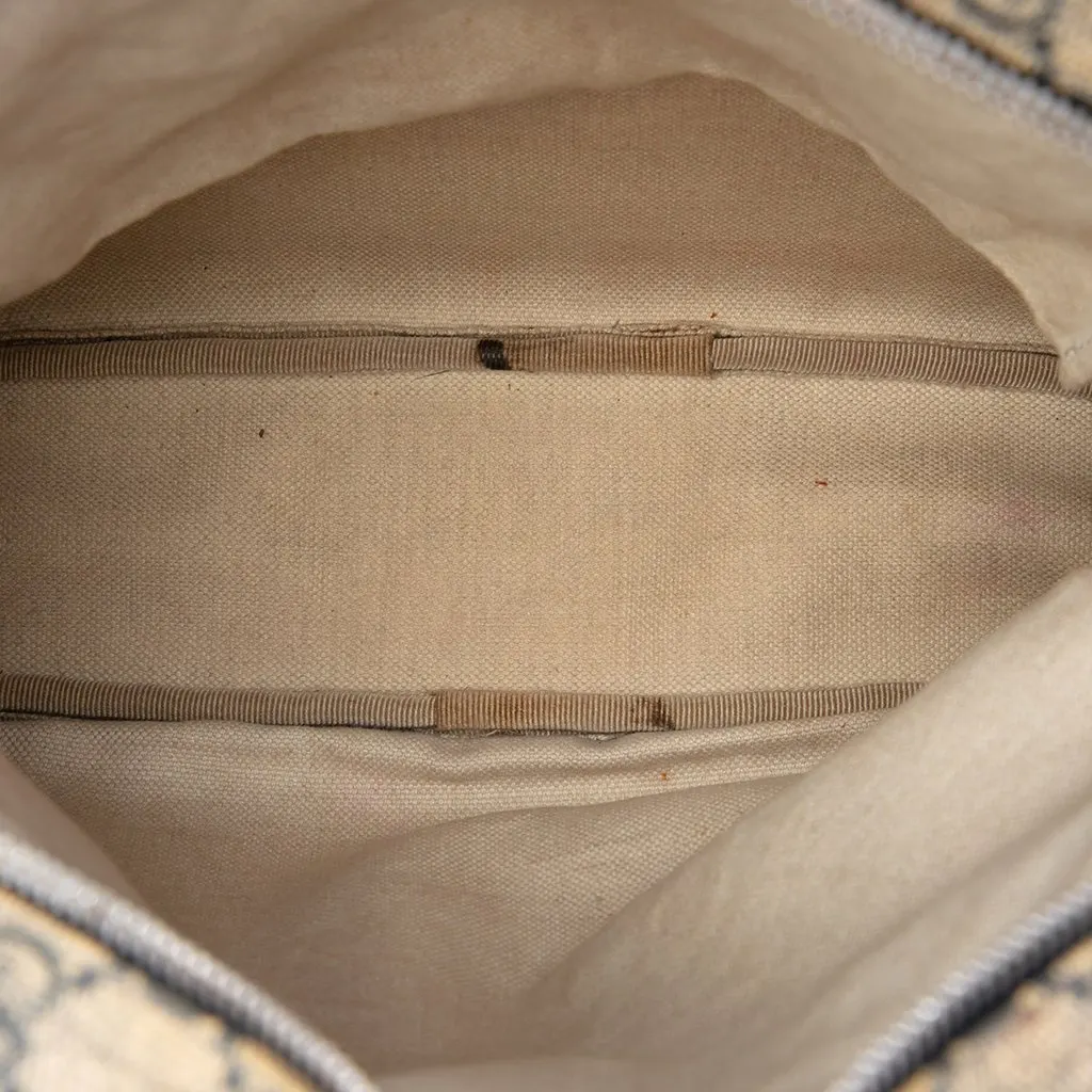 Gucci GG Supreme Crossbody Beige Canvas Very good - Model View