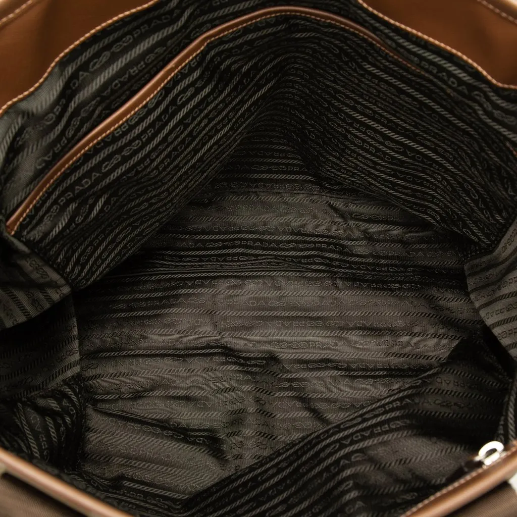 Prada Tessuto Tote Green Very good - Model View