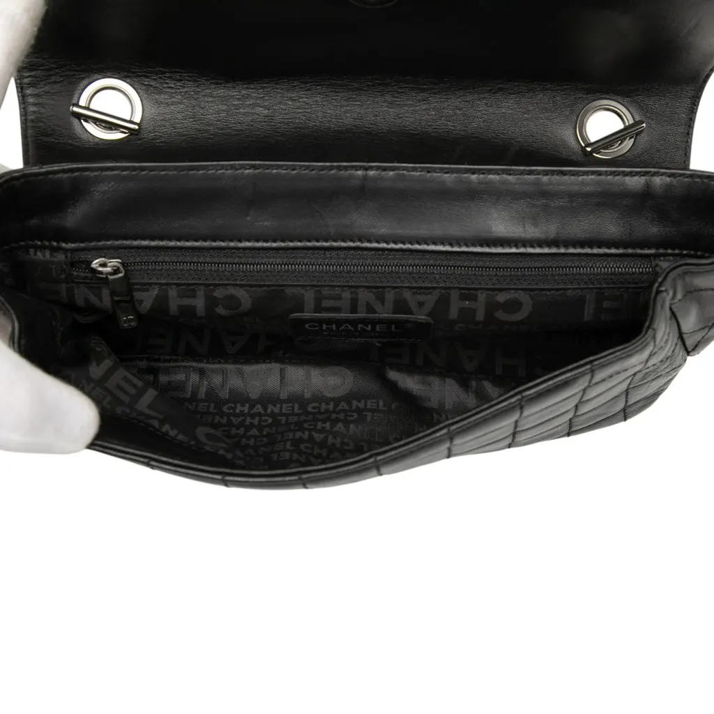 Chanel Camellia CC Choco Bar No 5 Lambskin Shoulder Bag Black Leather Very good - Model View
