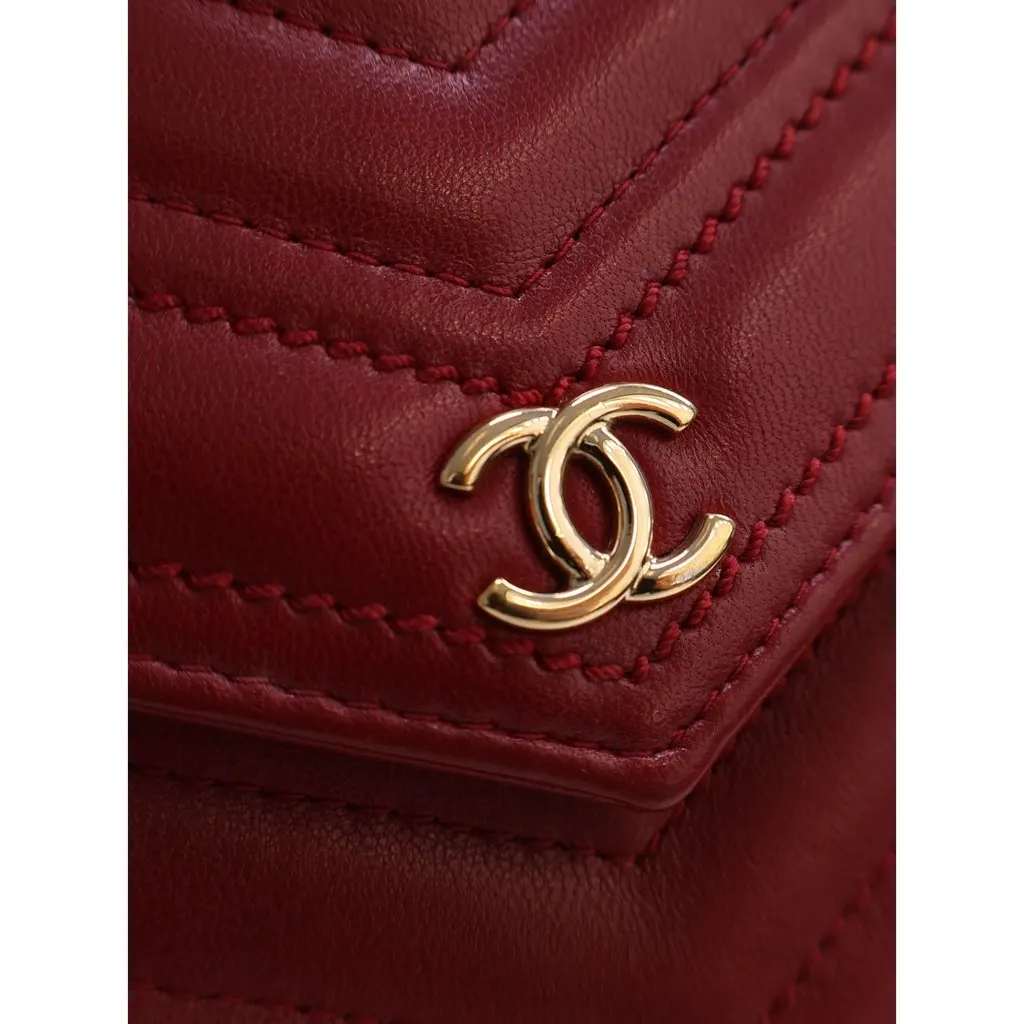 Chanel CC Chevron Lambskin Square Envelope Wallet On Chain Red Leather Very good - Model View