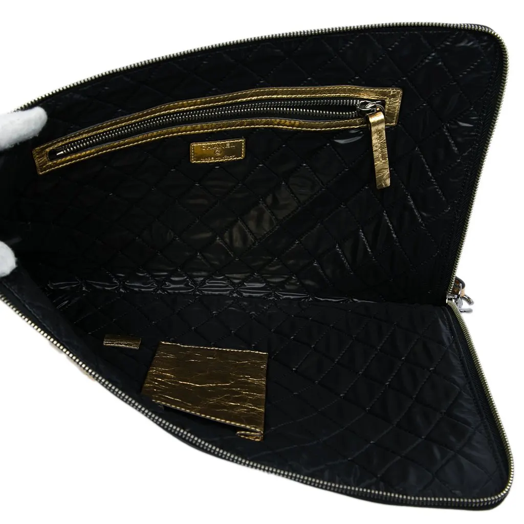 Chanel Metallic Crinkled Calfskin Feministe Mais Feminine Pouch Gold Leather Very good - Model View
